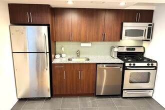 555 W 23rd St in New York, NY - Building Photo - Building Photo