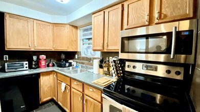 9633 S Saphire Cir, Unit Basement Unit in Sandy, UT - Building Photo - Building Photo