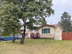 8420-8495 95 Ave in Fort St John, BC - Building Photo