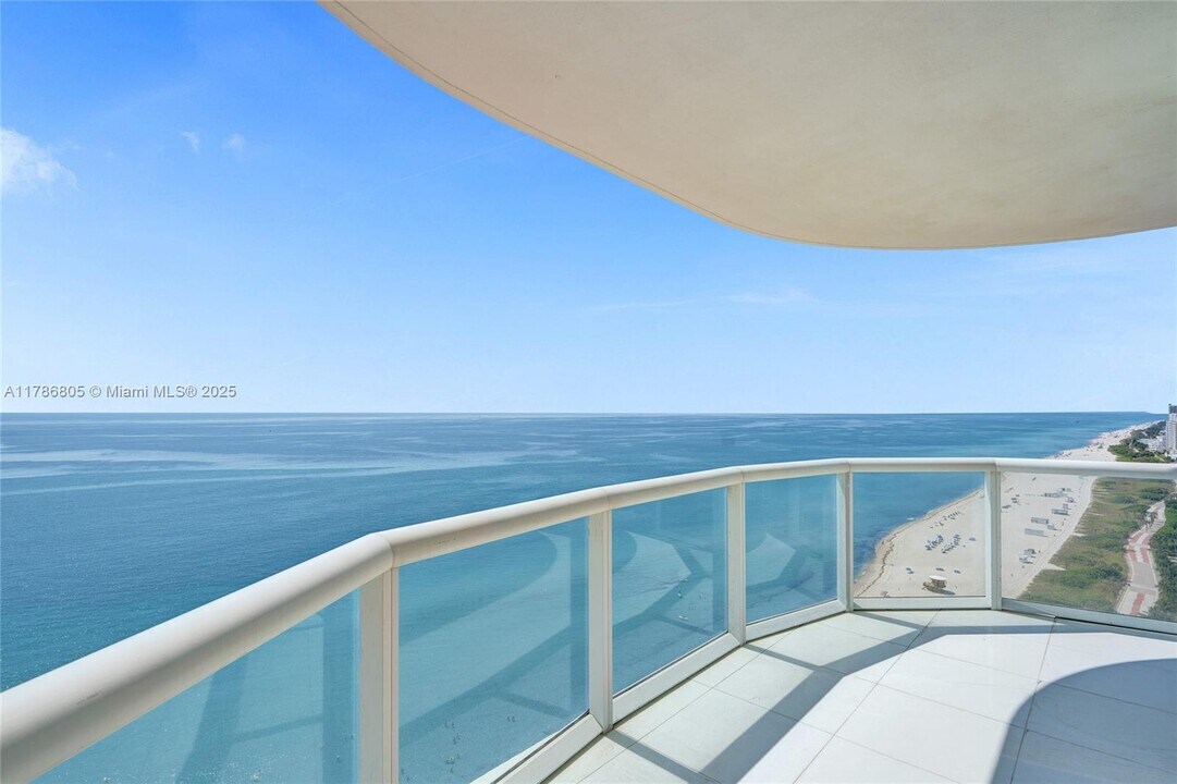 6365 Collins Ave, Unit 2403 in Miami Beach, FL - Building Photo