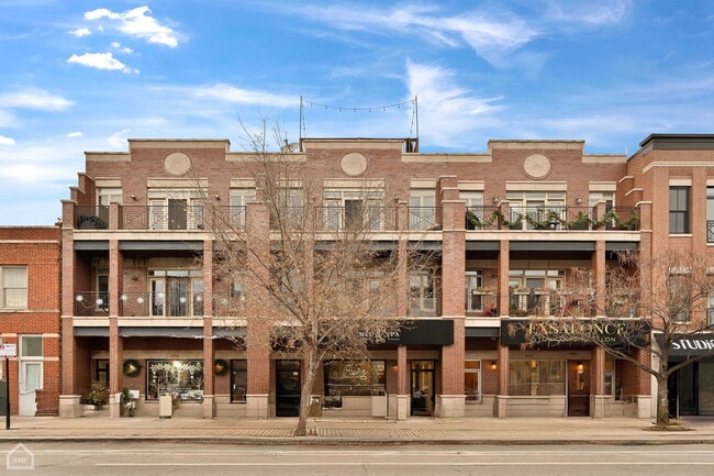 property at 2154 W Roscoe St