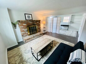 19 Curt Blvd in Saratoga Springs, NY - Building Photo