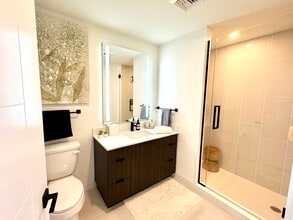 370 NW 20th St, Unit A9 in Miami, FL - Building Photo - Building Photo