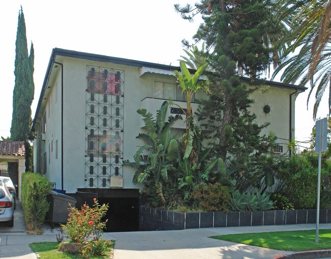 8421 Clinton St in Los Angeles, CA - Building Photo - Building Photo