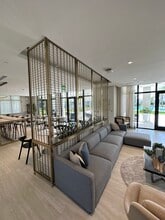7230 W 2nd Ln in Hialeah, FL - Foto de edificio - Building Photo