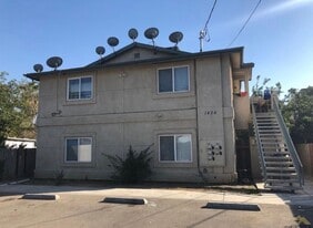1426 Lake St in Bakersfield, CA - Building Photo