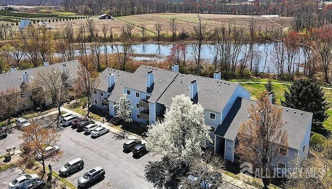 1010 Aspen Dr in Plainsboro, NJ - Building Photo - Building Photo