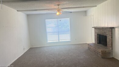 7221 W Cleburne Rd in Fort Worth, TX - Building Photo - Building Photo