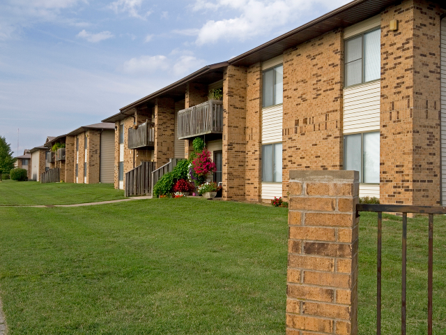 English Village in Springfield, MO - Building Photo - Building Photo