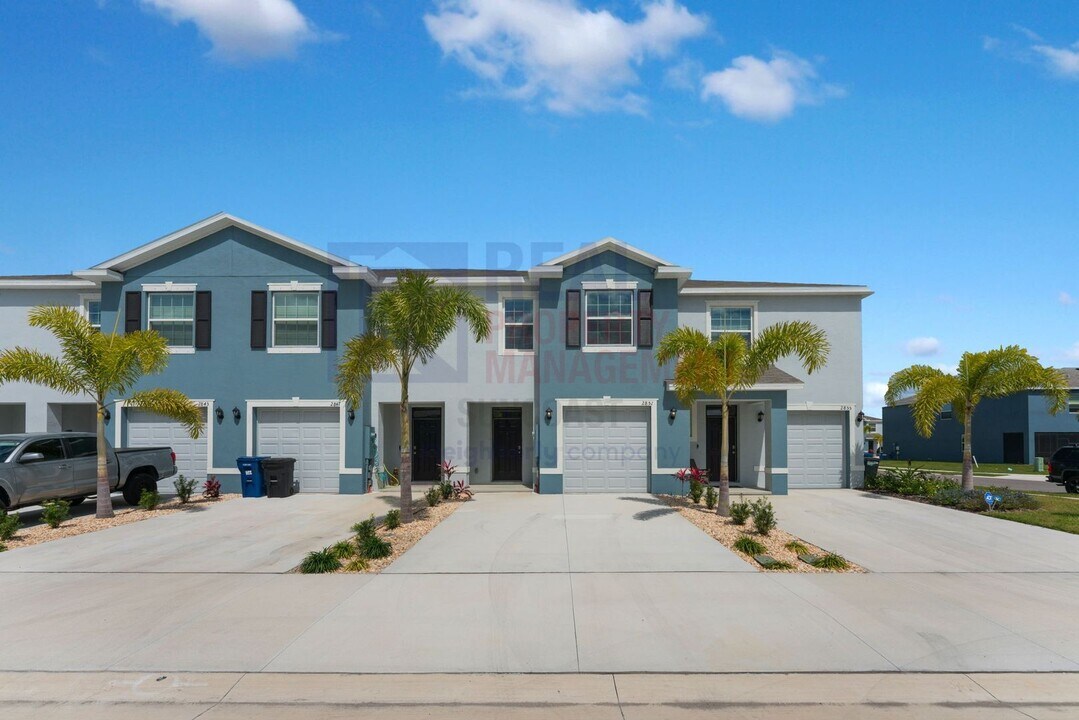 2851 Banks Pointe Dr in Bradenton, FL - Building Photo