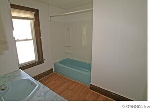 27 Ravenwood Ave in Rochester, NY - Building Photo - Building Photo