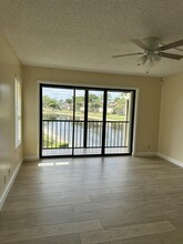 726 Sunny Pine Way in Greenacres, FL - Foto de edificio - Building Photo