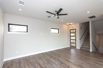 2802 Lawrence Dr in Austin, TX - Building Photo - Building Photo