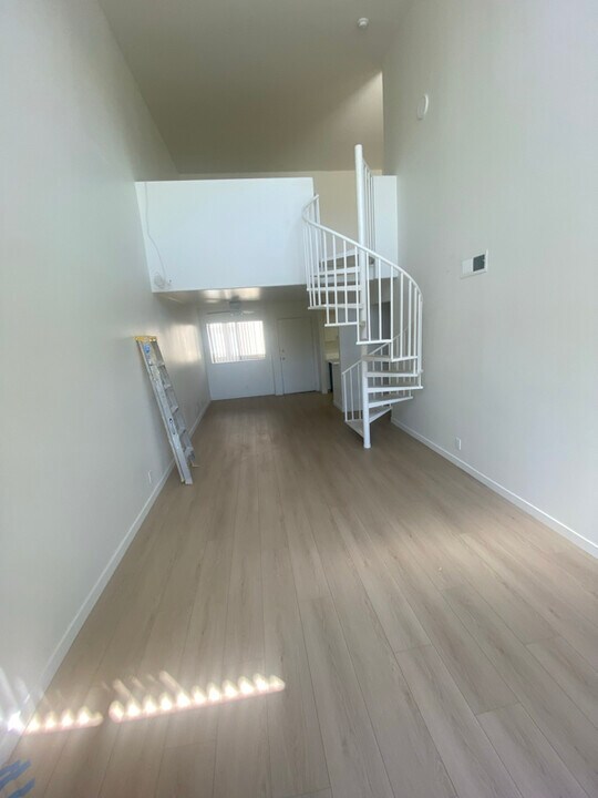 5405 Kester Ave in Los Angeles, CA - Building Photo