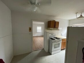 365 Concord Ave, Unit B in Ewing, NJ - Foto de edificio - Building Photo