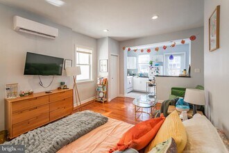 1116 Pine St-Unit -UNIT 3R in Philadelphia, PA - Building Photo - Building Photo
