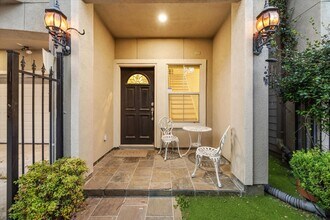 5706 Blossom St in Houston, TX - Building Photo - Building Photo