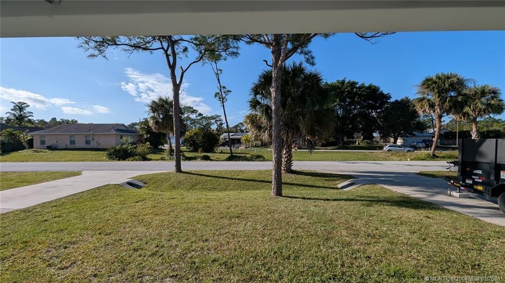 3743 SE Dixie Ross St in Stuart, FL - Building Photo