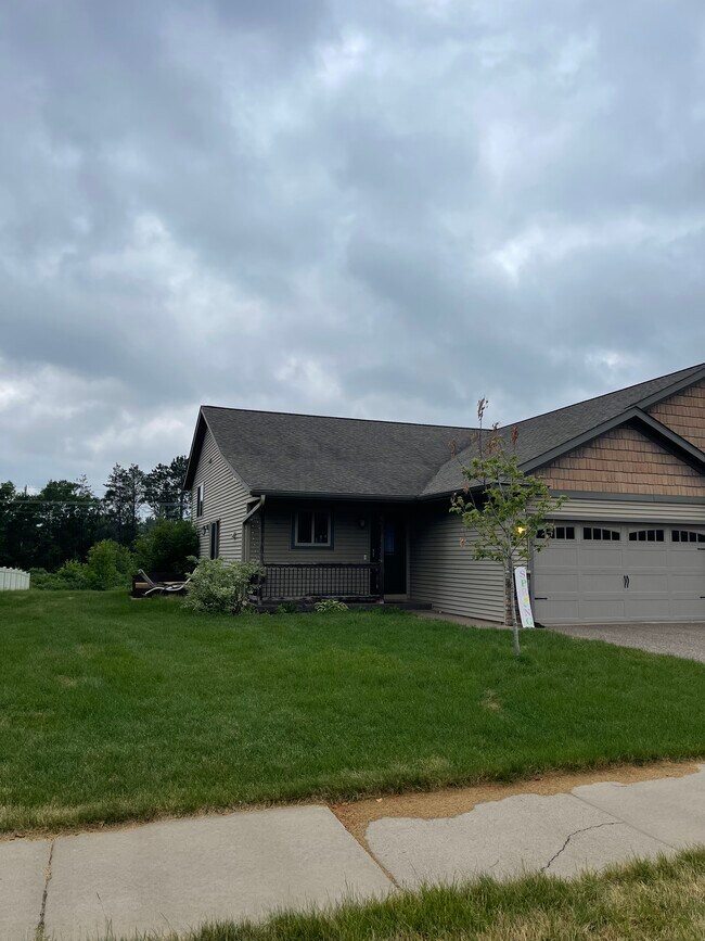 2425 Lake Ct Rentals in Altoona, WI