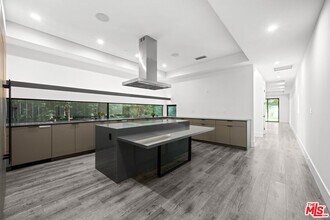 1613 S Wooster St in Los Angeles, CA - Building Photo - Building Photo