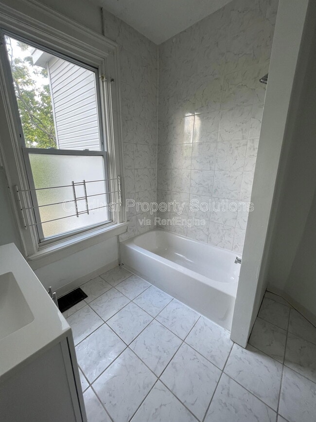 164 Forest Ave in Cincinnati, OH - Building Photo - Building Photo
