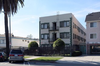 2667 Ellendale Pl in Los Angeles, CA - Building Photo - Building Photo