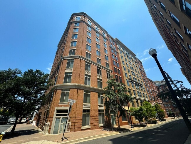 1205 N Garfield St in Arlington, VA - Building Photo - Building Photo