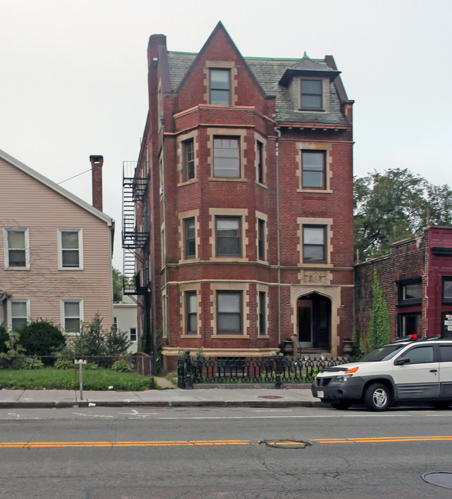 900 Massachusetts Ave in Cambridge, MA - Building Photo