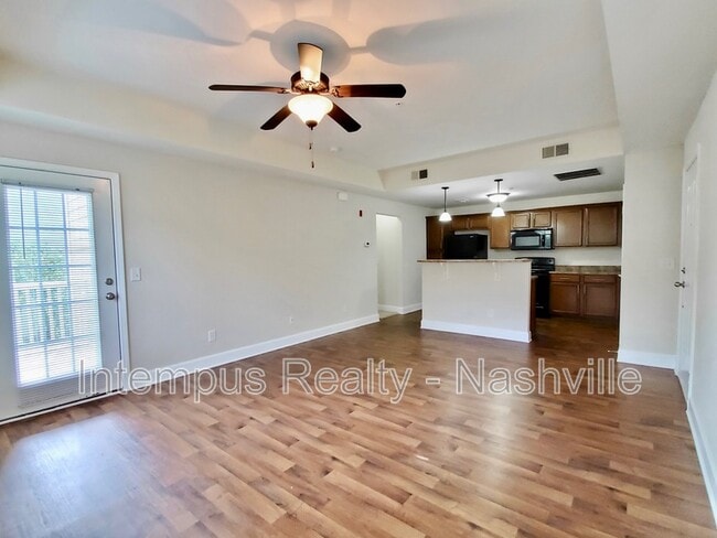 8150 Lenox Creekside Dr in Nashville, TN - Building Photo - Building Photo