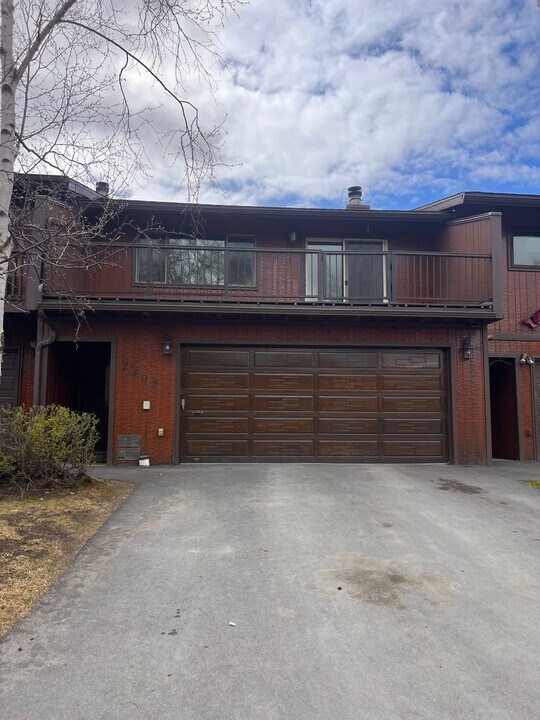 7802 Linda Ln in Anchorage, AK - Building Photo