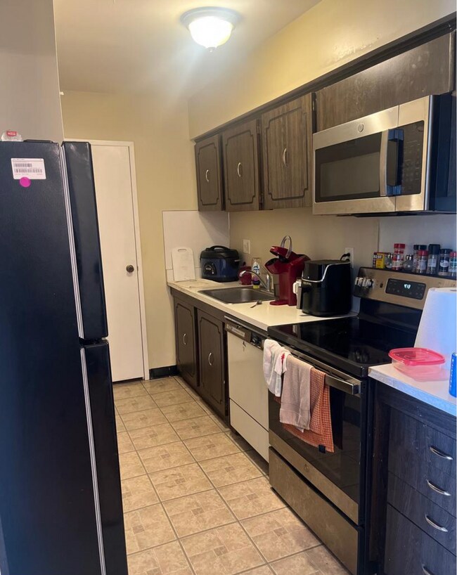 7800 Roosevelt Blvd, Unit Valmont Towers in Philadelphia, PA - Building Photo - Building Photo