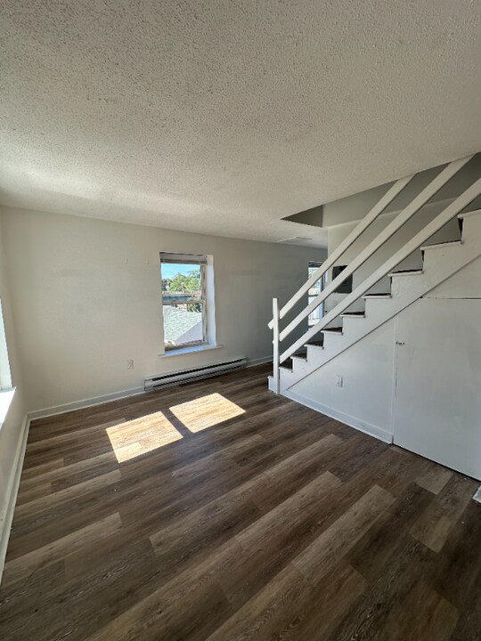 38 W Broad St in Stonington, CT - Building Photo