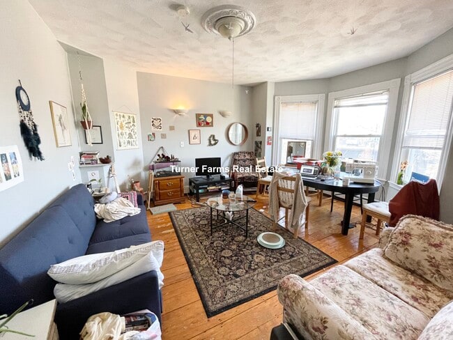 394 Centre St, Unit 2