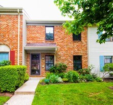 123 Pear Tree Ln in Franklin Township, NJ - Building Photo