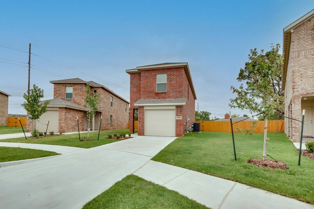1805 Wolford Wy in Norman, OK - Building Photo