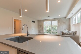 2337 Champlain St NW-Unit -103 in Washington, DC - Building Photo - Building Photo