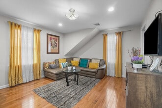 97 De Pasquale Ave, Unit 3 in Providence, RI - Building Photo - Building Photo