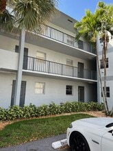 8360 Sands Point Blvd, Unit 205G in Tamarac, FL - Building Photo - Building Photo