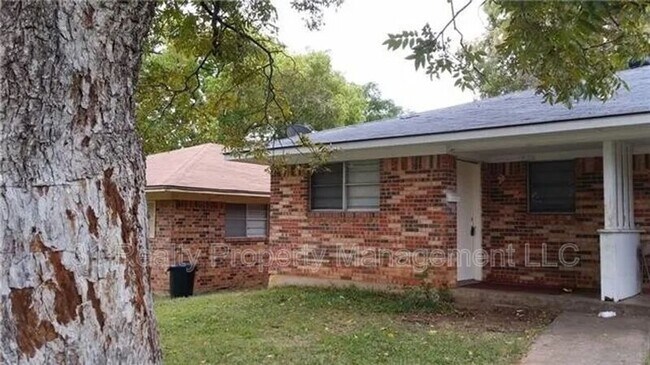 property at 1528 W Elm St
