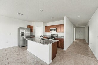 1642 Laia Rd in Haines City, FL - Foto de edificio - Building Photo