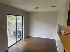 7920 Falcon Rdg in San Antonio, TX - Building Photo - Building Photo