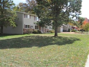 378 Arbor Dr in Juneau, WI - Foto de edificio - Building Photo