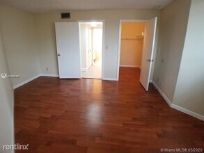 1750 N Congress Ave in West Palm Beach, FL - Building Photo - Building Photo