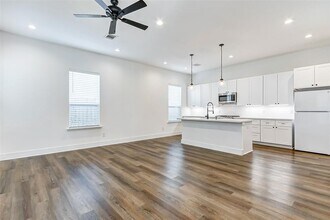 1230 Mcneil St in Houston, TX - Building Photo - Building Photo