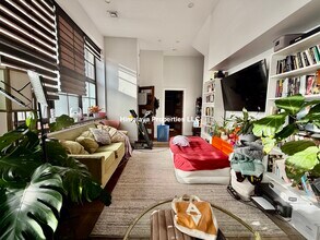 407 Dudley St, Unit 3 in Boston, MA - Foto de edificio - Building Photo