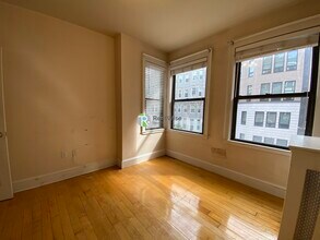 75 Burbank St in Boston, MA - Foto de edificio - Building Photo