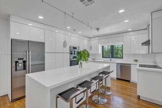 1347 Bird Rd in Coral Gables, FL - Building Photo - Building Photo