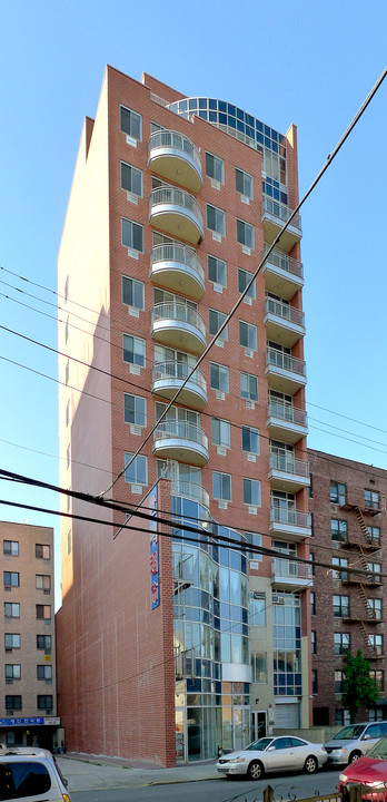 14232 38th Ave in Flushing, NY - Building Photo