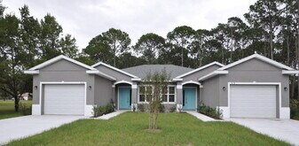 11 Ullynn Pl in Palm Coast, FL - Building Photo