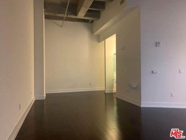 727 W 7TH St, Unit 23 in Los Angeles, CA - Building Photo - Building Photo